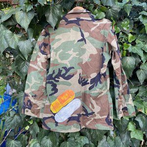 Vintage US Camouflage Army Jacket with Hand-painted Pill on Back Sz M Long